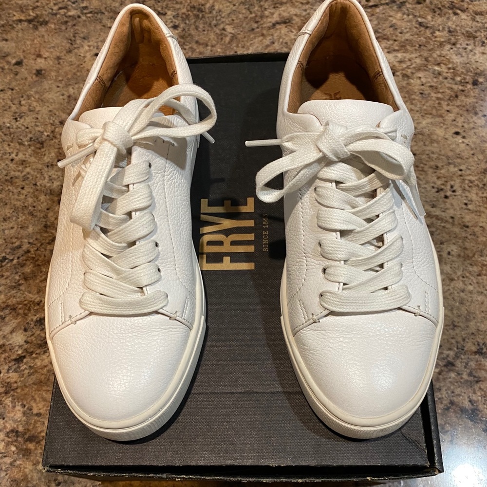 Frye Ivy Sneaker White Wore once if that Sz 5.5 😻